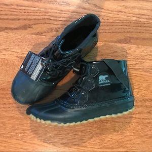 Sorel Glow Out N About black rain boots